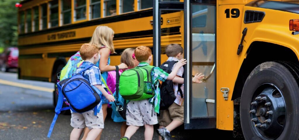 En Osceola ofrecen trabajos para conductores de buses escolares
