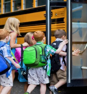 En Osceola ofrecen trabajos para conductores de buses escolares