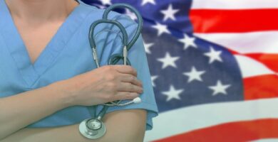 Cómo tramitar una certificación de cuidador de salud en EE.UU