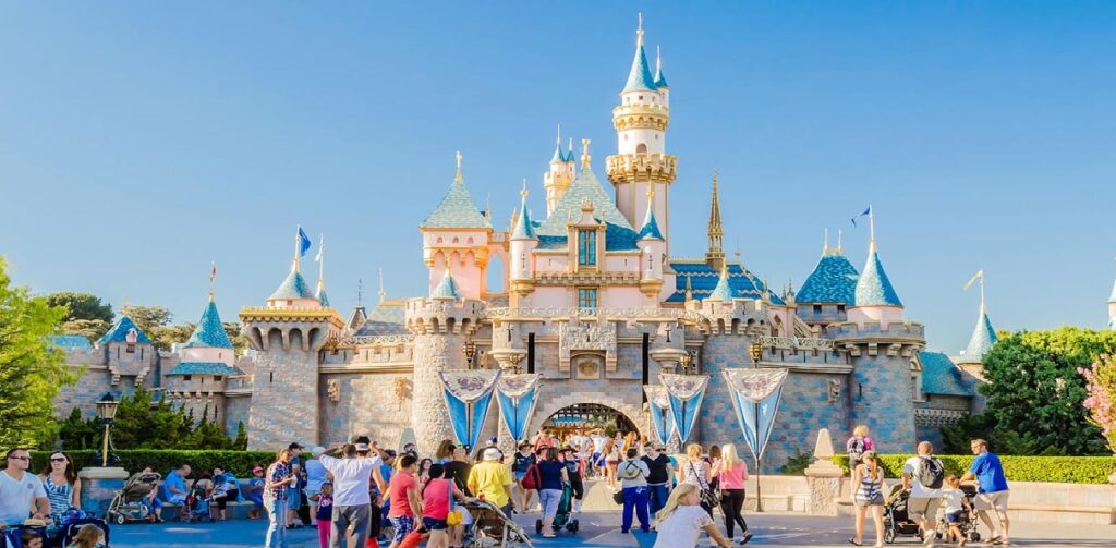 Disneyland ofrece empleos para jardineros en California, aplique así