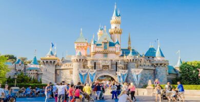 Disneyland ofrece empleos para jardineros en California, aplique así