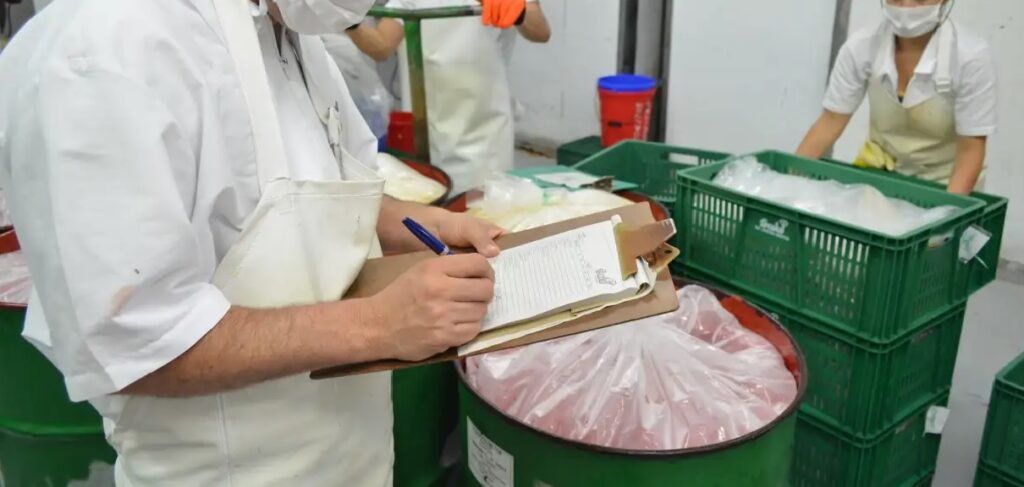 Empleos para latinos en Miami: Fábrica de alimentos requiere de empacadores
