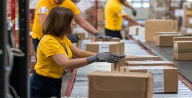 UPS abre 100,00 empleos temporales para navidad 2023 en EE.UU: Pagarán $20 dólares por hora