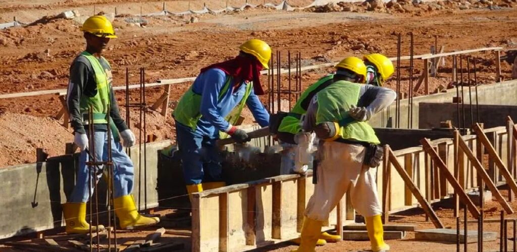 Constructora en Tampa ofrece trabajo para obreros y carpinteros [Vacante]
