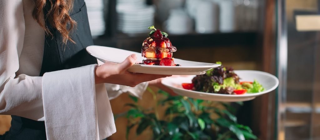 Home de ancianos en Broward abrirá en 2024 y solicita servidores y conserje