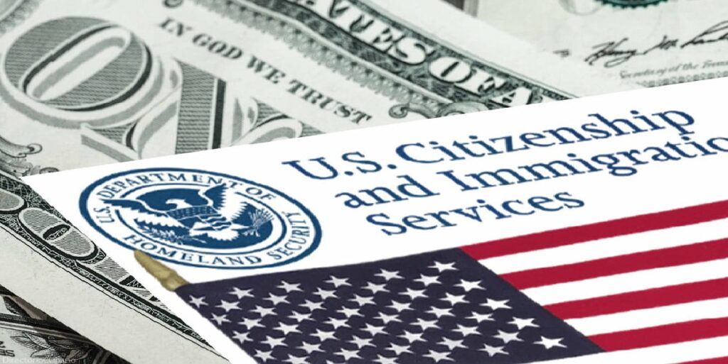 USCIS busca personal remoto sin títulos y paga hasta $100K al año