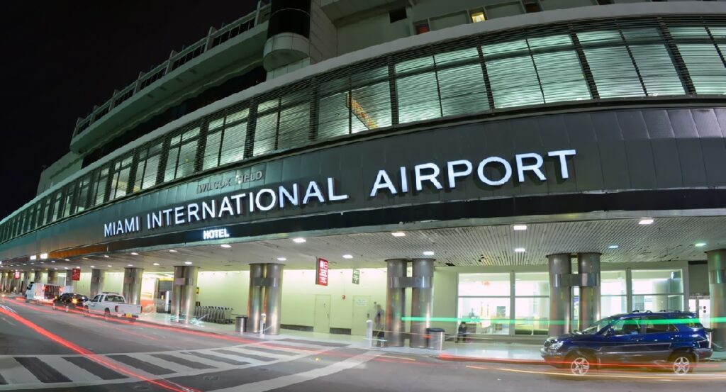 Abren oportunidad laboral en reconocido restaurante en el Aeropuerto de Miami
